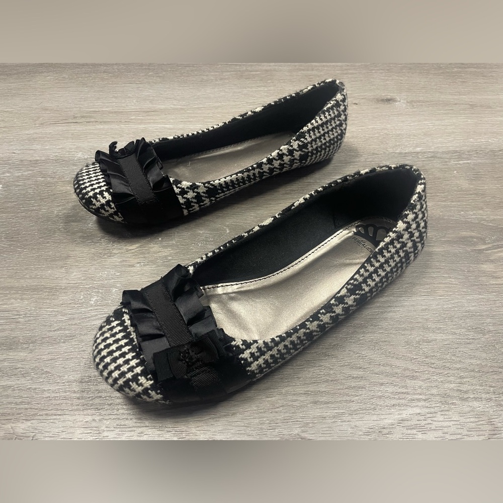 Fergalicious Alana Black White Ballet Flats Women’s Size 9.5M